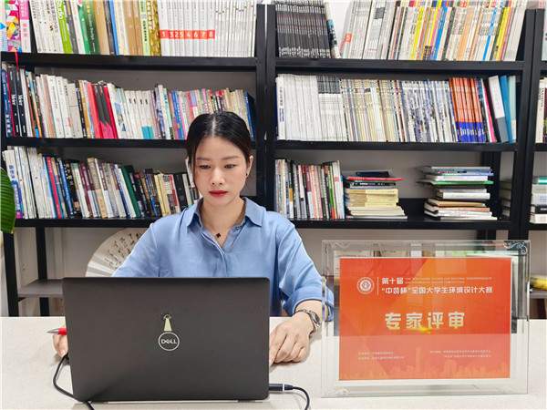 韦日英 阳光学院教授、中国摄影著作权协会会员.jpg