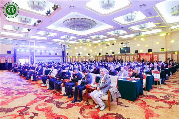 发展绿色建材 助力新质生产力 | 2024 建筑装饰材 料流行趋势发布大会在京召